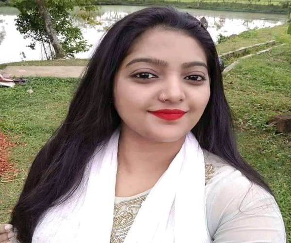 Indian Lucknow Girl Sumita Khanna Whatsapp Number for Friendship